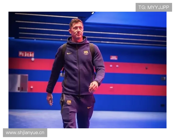 C罗与莱万:进球效率及战术角色解析 C罗与莱万:进球效率及战术角色解析