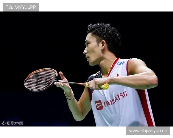 桃田贤斗训练完直接睡球场，这人是拿冠军当闹钟用？