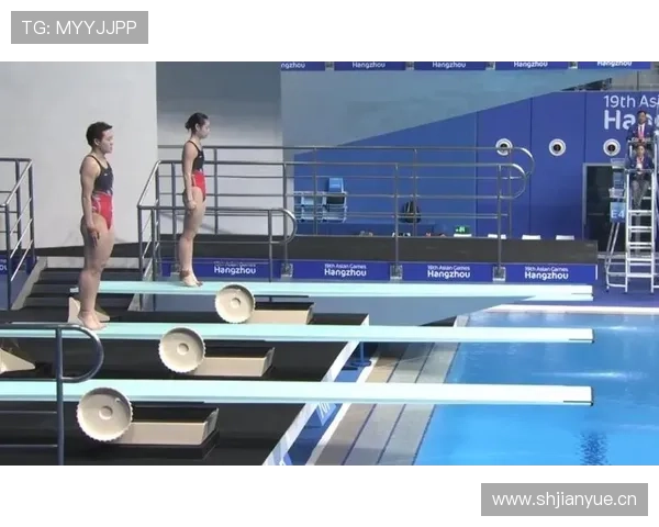 昌雅妮跳水冠军，私下穿拖鞋逛奢侈品店？