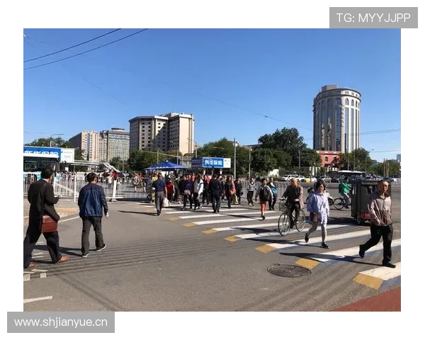 赵继伟家的冰箱里塞满能量胶，连饮料都按训练表排班