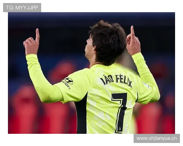 本泽马 vs 伊布：技术风格与战术角色差异