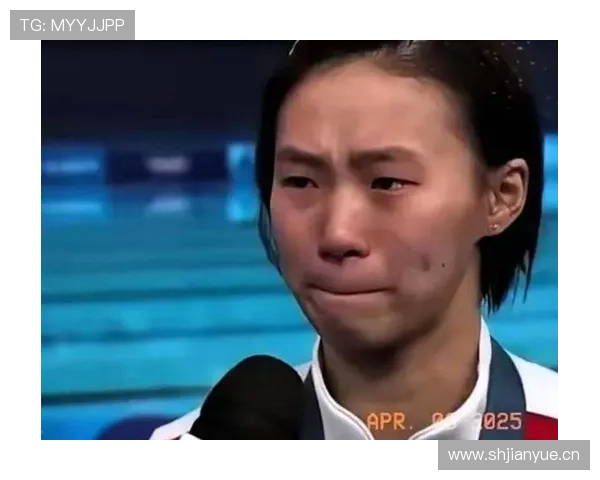 陈芋汐赛场上冷得像个精英，下了场逛街却像富家小妹，这反差把我打回现实